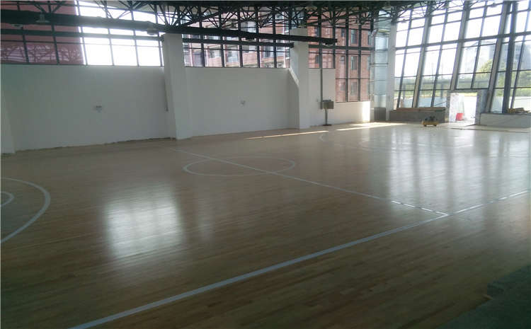 室內(nèi)籃球?qū)嵞具\(yùn)動地板多少錢